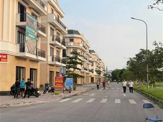 Bán shophouse 4 tầng, chân đế chung cư, kinh doanh cho thuê được ngay