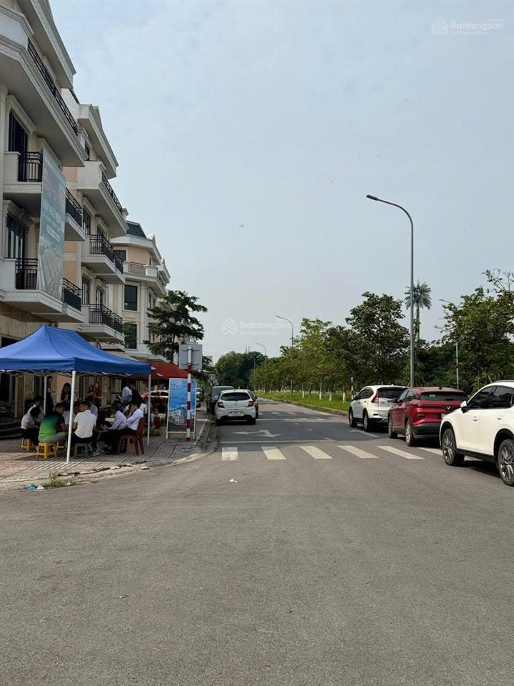 Bán shophouse 4 tầng chân đế 9 tòa chung cư, kinh doanh cho thuê được ngay giá f0 từ cđt.