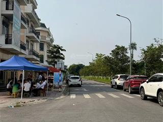 Bán shophouse 4 tầng chân đế 9 tòa chung cư, kinh doanh cho thuê được ngay giá f0 từ cđt.