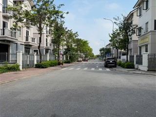 Bán biệt thự song lập vị trí đẹp, đường thông trong khu đô thị chuẩn singapore, cho thuê được giá.