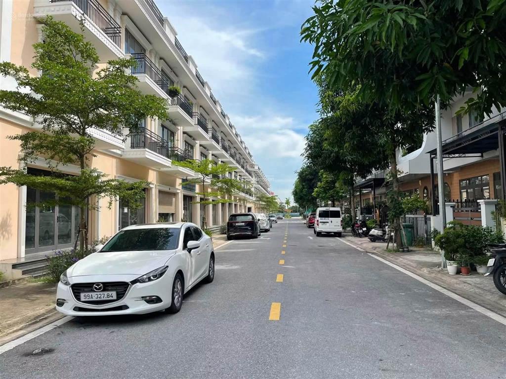 Bán shophouse 4 tầng vị trí đẹp trong khu đô thị singgapor, ở hay cho chuyên gia nước ngoài thuê .