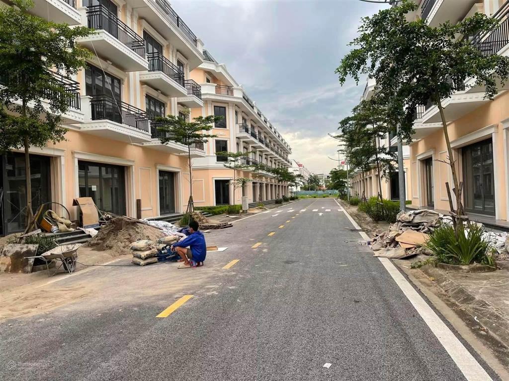 Bán shophouse 4 tầng vị trí đẹp trong khu đô thị singgapor, ở hay cho chuyên gia nước ngoài thuê .