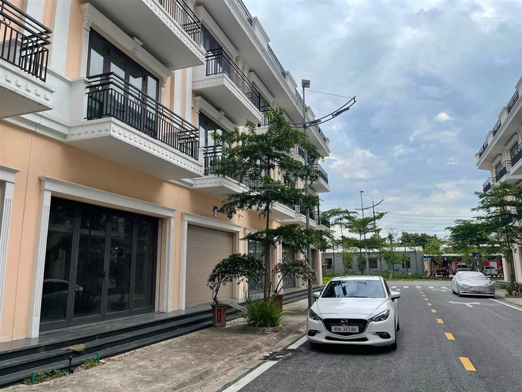 Bán shophouse 4 tầng vị trí đẹp trong khu đô thị singgapor, ở hay cho chuyên gia nước ngoài thuê .