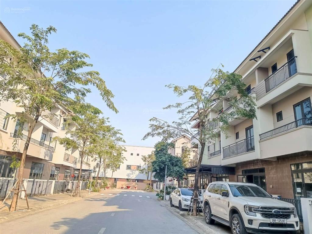 Bán shophouse 3 tầng, 2 mặt tiền, ở hay cho chuyên gia thuê được giá 2025tr/m2
