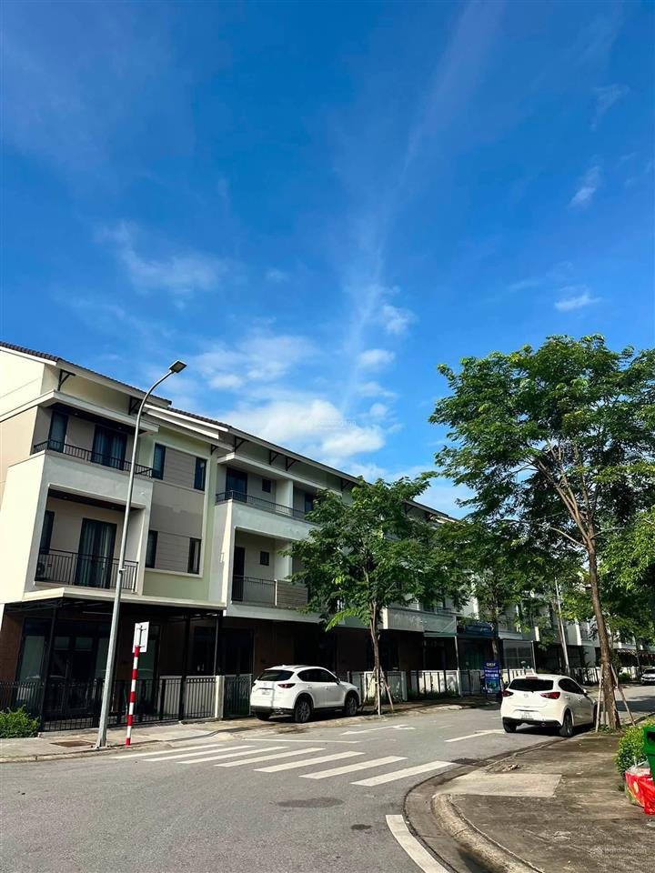 Bán shophouse 3 tầng, 2 mặt tiền, ở hay cho chuyên gia thuê được giá 2025tr/m2