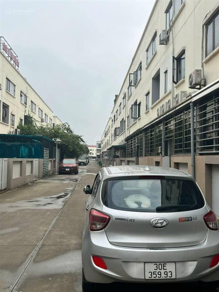 Bán shophouse 3 tầng, 2 mặt tiền, ở hay cho chuyên gia thuê được giá 2025tr/m2