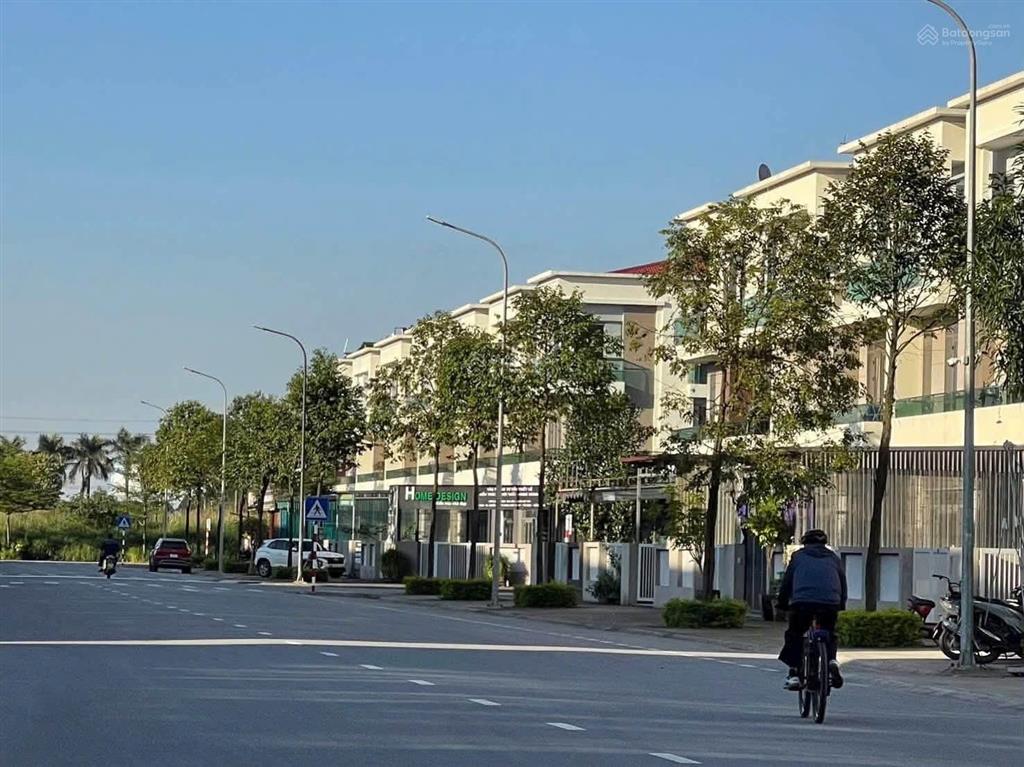 Bán shophouse 3 tầng, 2 mặt tiền, ở hay cho chuyên gia thuê được giá 2025tr/m2