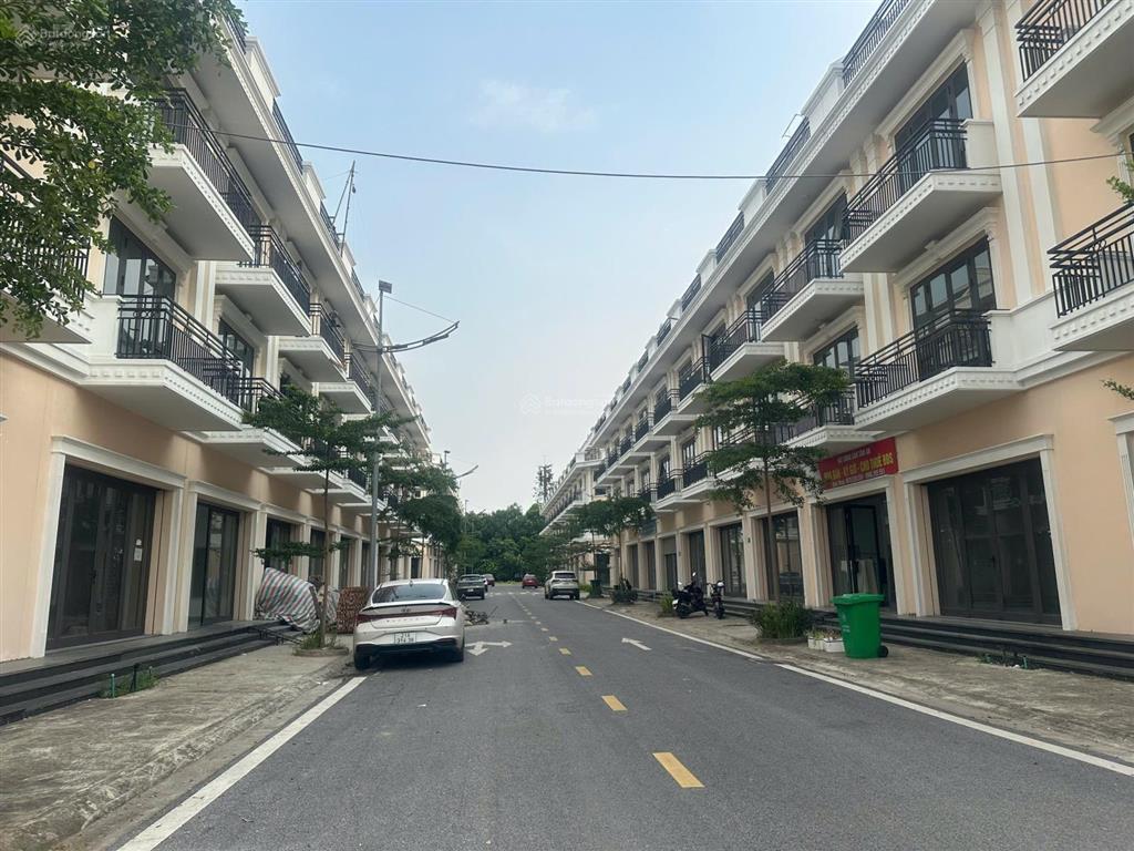 Bán shophouse 4 tầng chân đế 9 tòa chung cư, kinh doanh cho chuyên gia nước ngoài thuê luôn.
