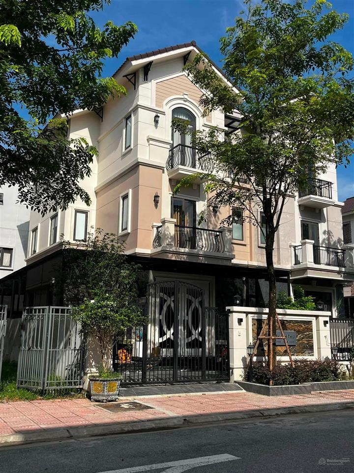 Bán biệt thự 135m2 trong khu đô thị singapore, vị trí đẹp như mơ, ở hay cho chuyên gia thuê luôn