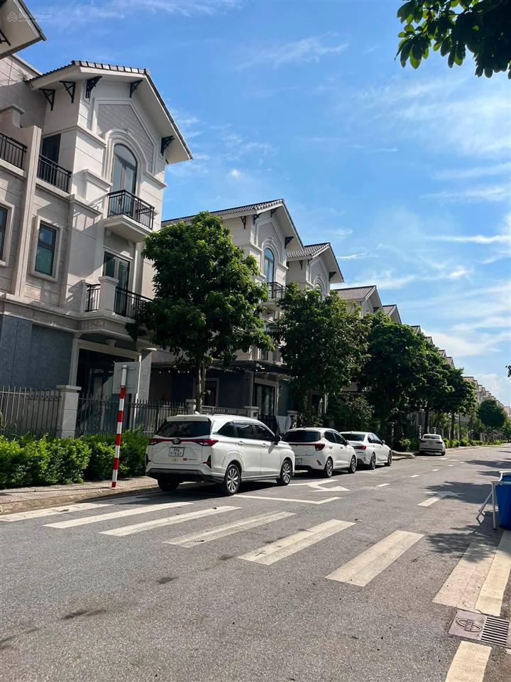 Bán biệt thự 135m2 trong khu đô thị singapore, vị trí đẹp như mơ, ở hay cho chuyên gia thuê luôn