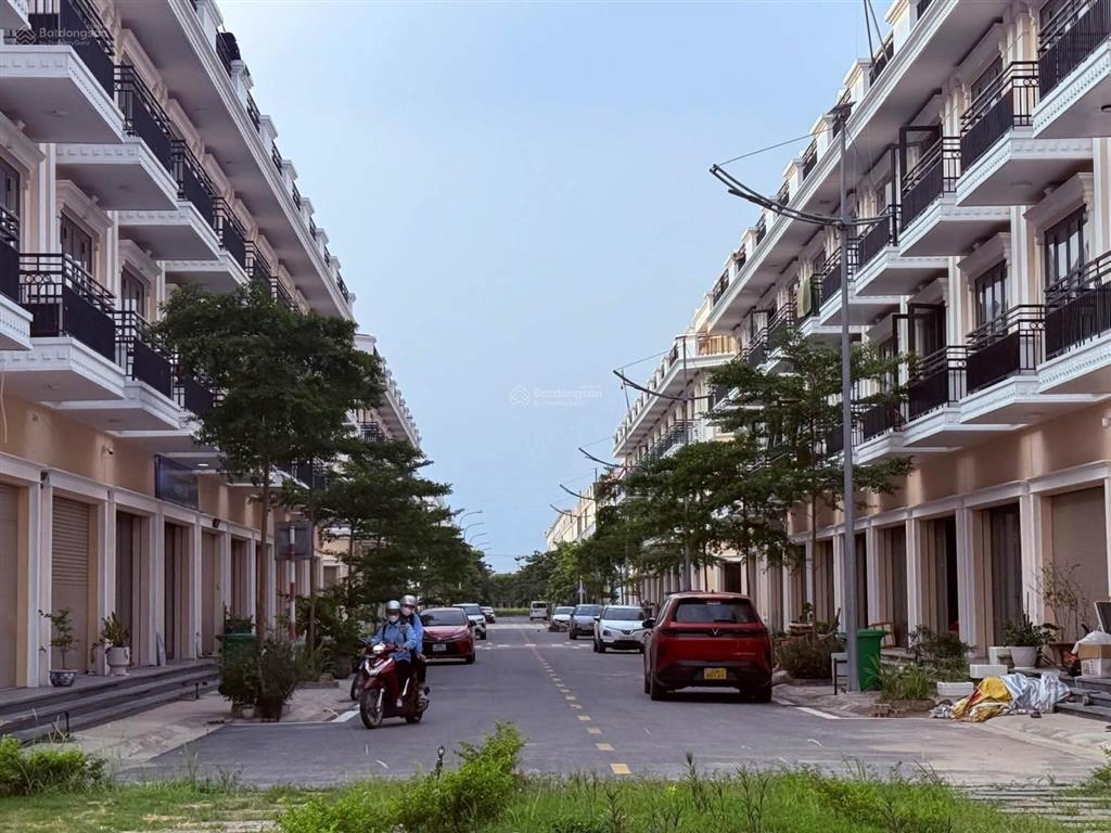 Bán shophouse 4 tầng trong khu đô thị singgarpor, chân đế 9 tòa chung cư, kinh doanh cho thuê ngay.