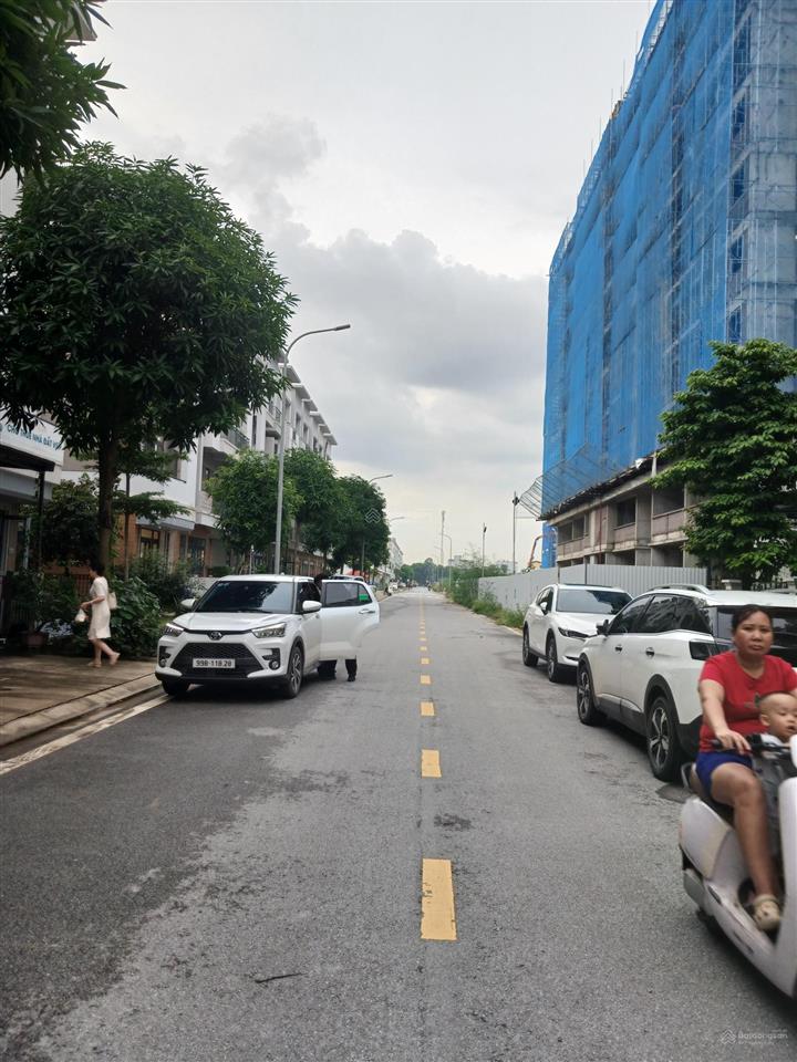 Bán shophouse 4 tầng trong khu đô thị singgarpor, chân đế 9 tòa chung cư, kinh doanh cho thuê ngay.