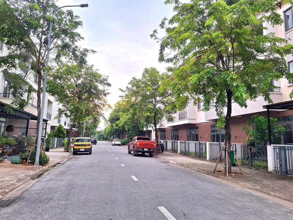 Bán shophouse 3 tầng trong khu đô thị singgapor, 2 mặt tiền thoáng đẹp, kinh doanh cho thuê đc ngay