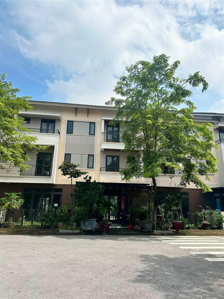 Bán shophouse 3 tầng trong khu đô thị singgapor, 2 mặt tiền thoáng đẹp, kinh doanh cho thuê đc ngay