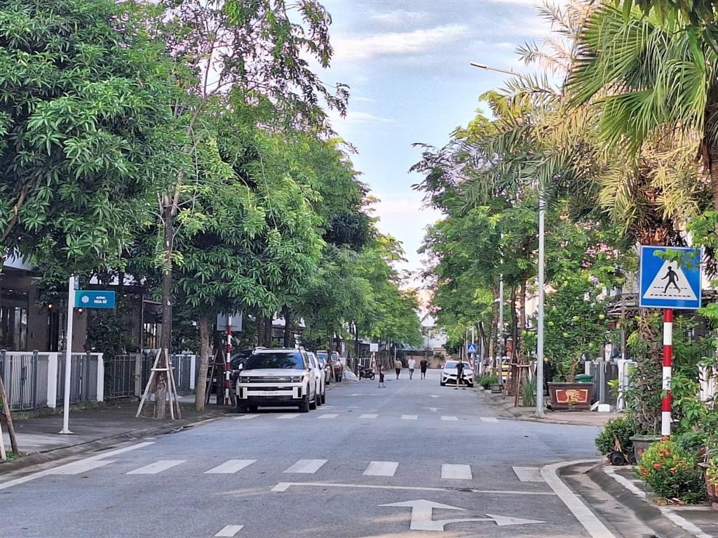 Bán shophouse 3 tầng trong khu đô thị singgapor, 2 mặt tiền thoáng đẹp, kinh doanh cho thuê đc ngay