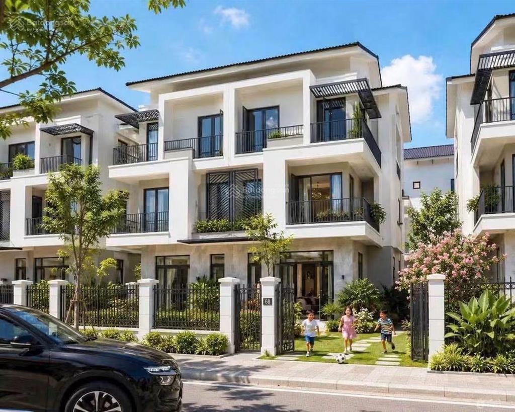Bán biệt thự song lập 180m2 trong khu đô thị singgapor, vị trí đẹp, giá cực tốt .