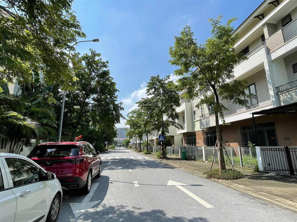 Bán shophouse 3 tầng trong khu đô thị singgapor, đang cho chuyên gia thuê dòng tiền ổn định.