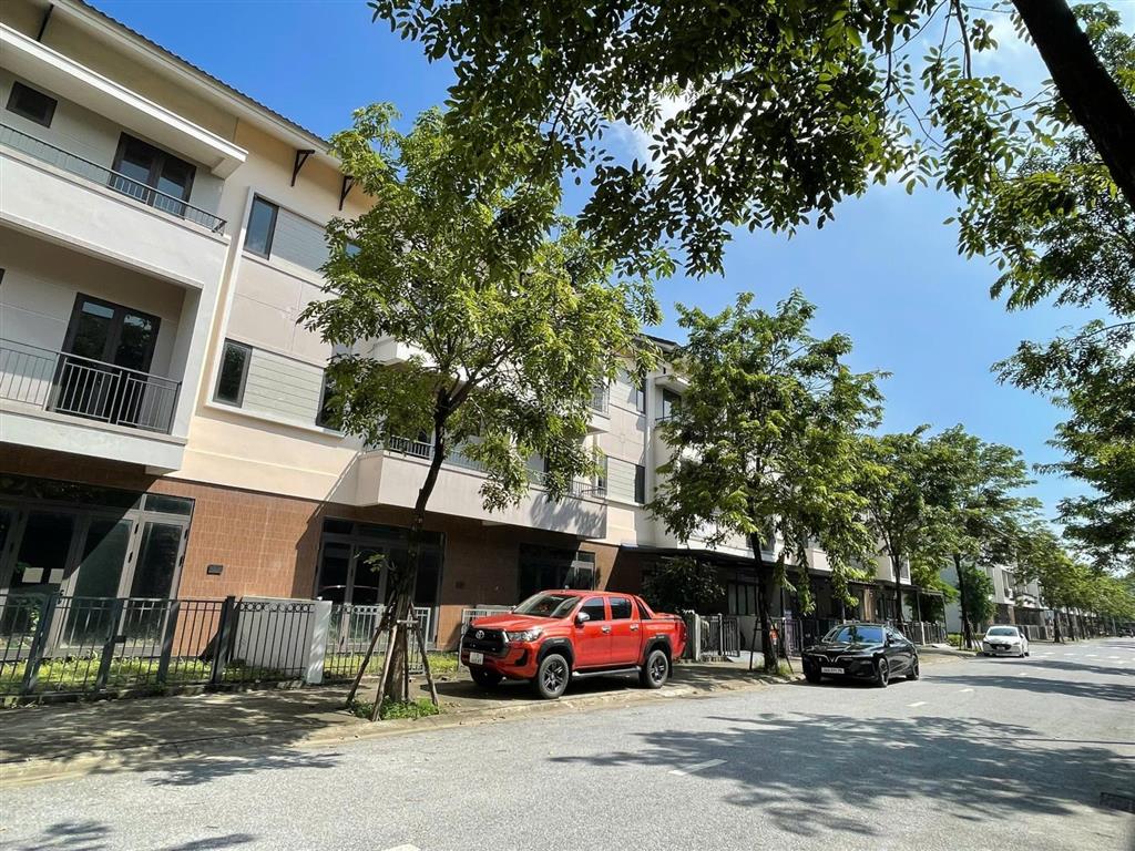 Bán shophouse 3 tầng trong khu đô thị singgapor, đang cho chuyên gia thuê dòng tiền ổn định.