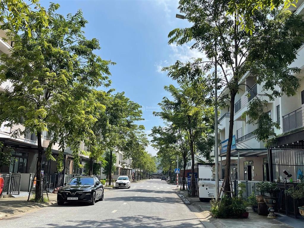 Bán shophouse 3 tầng trong khu đô thị singgapor, đang cho chuyên gia thuê dòng tiền ổn định.