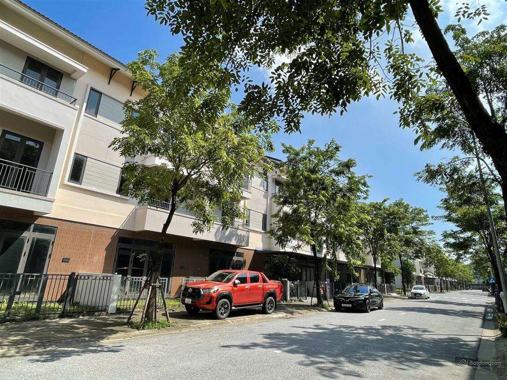 Bán shophouse 3 tầng trong khu đô thị singgapor, đang cho chuyên gia thuê dòng tiền ổn định.