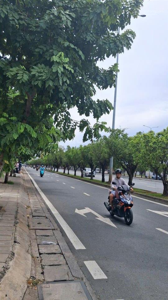 Cho thuê nhà góc mặt tiền đường võ văn kiệt