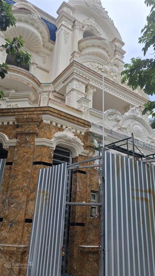Cho thuê nhà góc mặt tiền đường võ văn kiệt