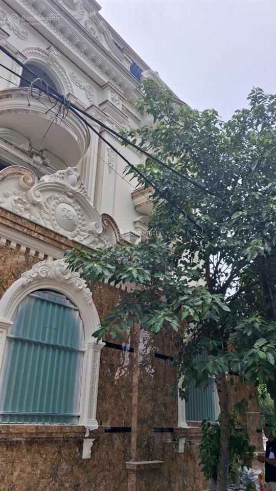 Cho thuê nhà góc mặt tiền đường võ văn kiệt