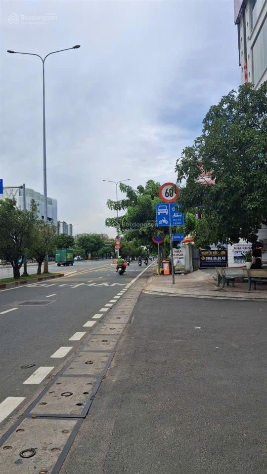 Cho thuê nhà góc mặt tiền đường võ văn kiệt