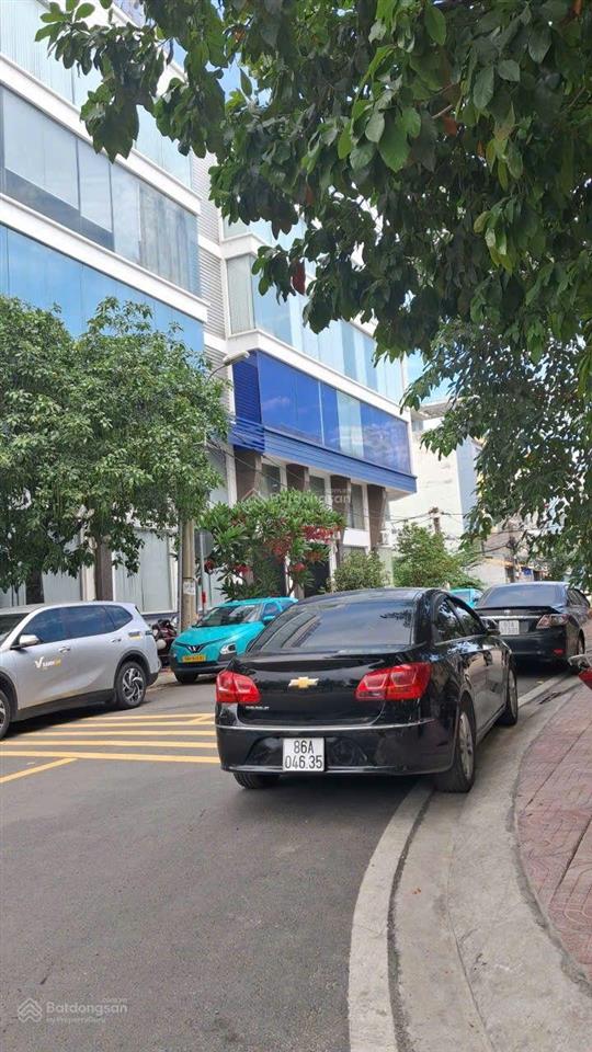 Cho thuê nhà góc mặt tiền đường võ văn kiệt