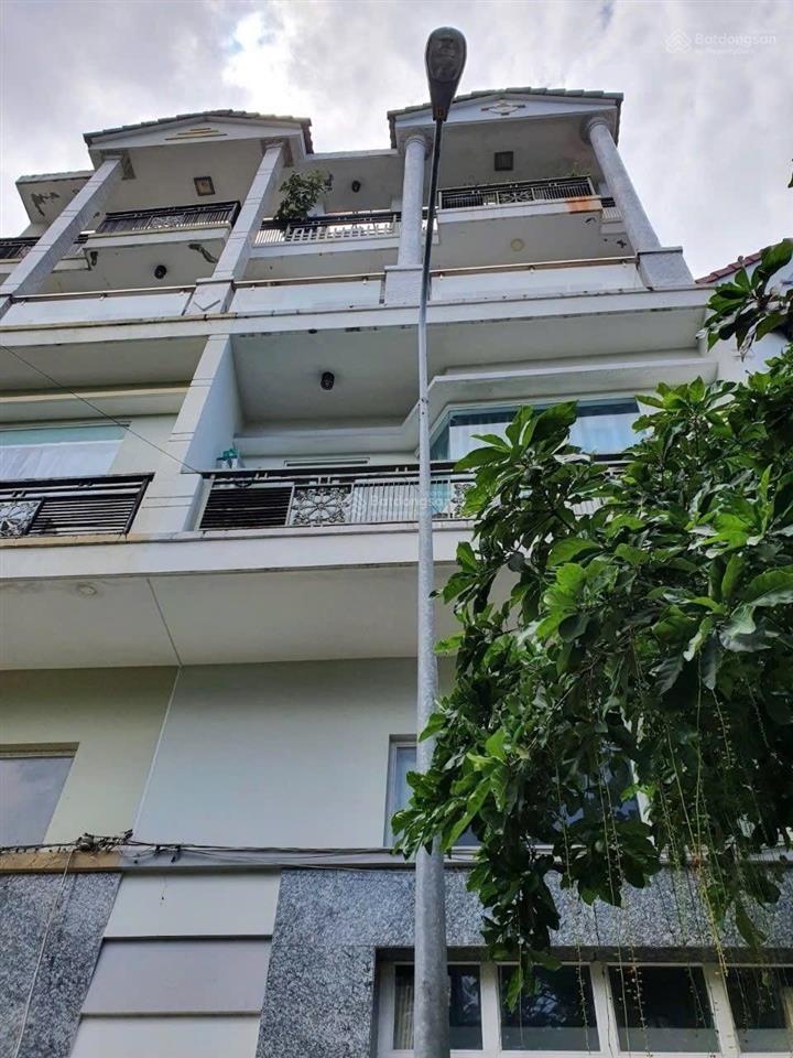 Nhà phố kdc sadeco gần rmit 4pn, có chỗ đậu ô tô, giá chỉ 14,5 triệu/tháng