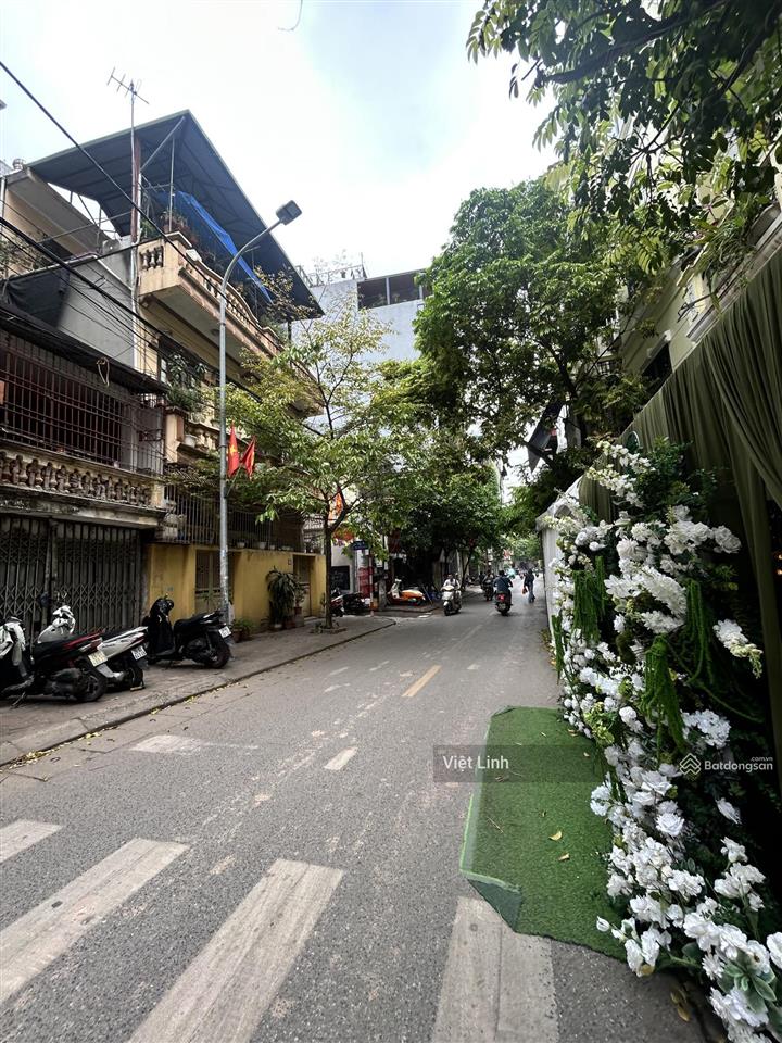 Mặt phố chùa quỳnh  31m2  mặt tiền 3.2m vỉa hè  giá 15 tỷ