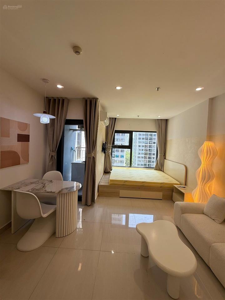 Bán căn studio 1 tỷ 760 / 34m2 sẵn nội thất khu the origami  vinhomes grand park