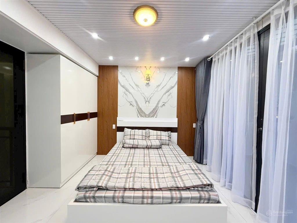 Nhà đang cần bán gấp, nguyễn văn cừ, q1. giá 4ty470tr dt 77.2m2, hẻm 6m, hđ thuê 19tr/th. shr