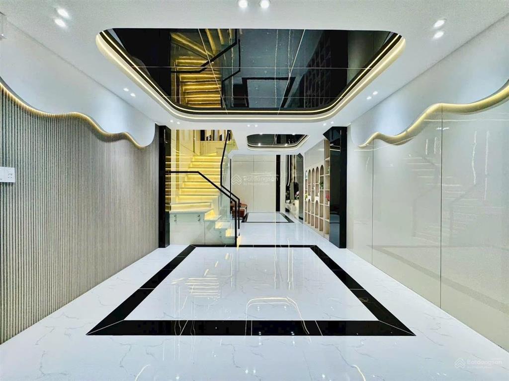 Căn nhà bán gấp diện tích khủng 70m2 giá 2tỷ850tr ở q3 phạm ngọc thạch hẻm 6m hđ thuê 19tr shr