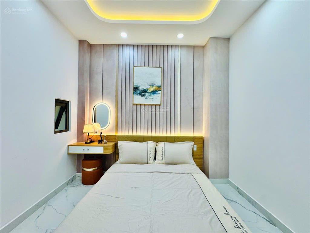 Nhà vừa hoàn công bán gấp giá 3 tỷ300tr. hồ biểu chánh, phú nhuận, dt 75m2, hẻm 6m hđ thuê 19tr shr