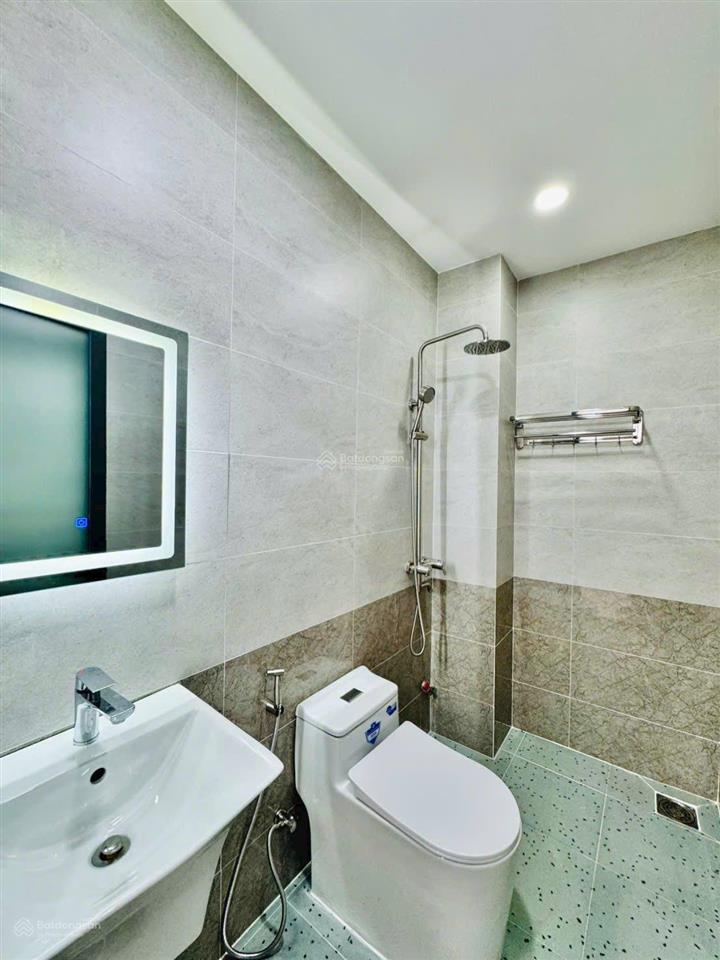Nhà vừa hoàn công bán gấp giá 3 tỷ300tr. hồ biểu chánh, phú nhuận, dt 75m2, hẻm 6m hđ thuê 19tr shr
