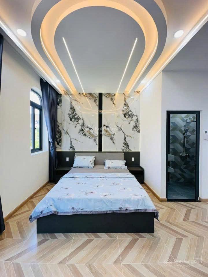 Bán gấp nhà 3/2 quận 10 mà giá chỉ 3 tỷ 500tr. dt 65m2, hẻm 5m. hđ thuê 19tr/tháng. sổ hồng riêng