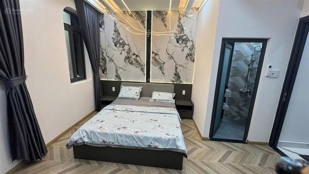 Bán gấp nhà 3/2 quận 10 mà giá chỉ 3 tỷ 500tr. dt 65m2, hẻm 5m. hđ thuê 19tr/tháng. sổ hồng riêng