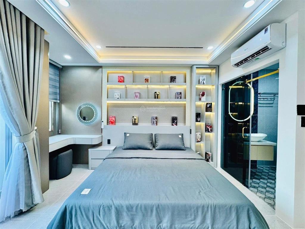 Bán căn nhà hiện đại nằm ở ql13. giá 4 tỷ 150tr, dt 70m2, hẻm 6m, hđ thuê 19tr/th. sổ hồng riêng