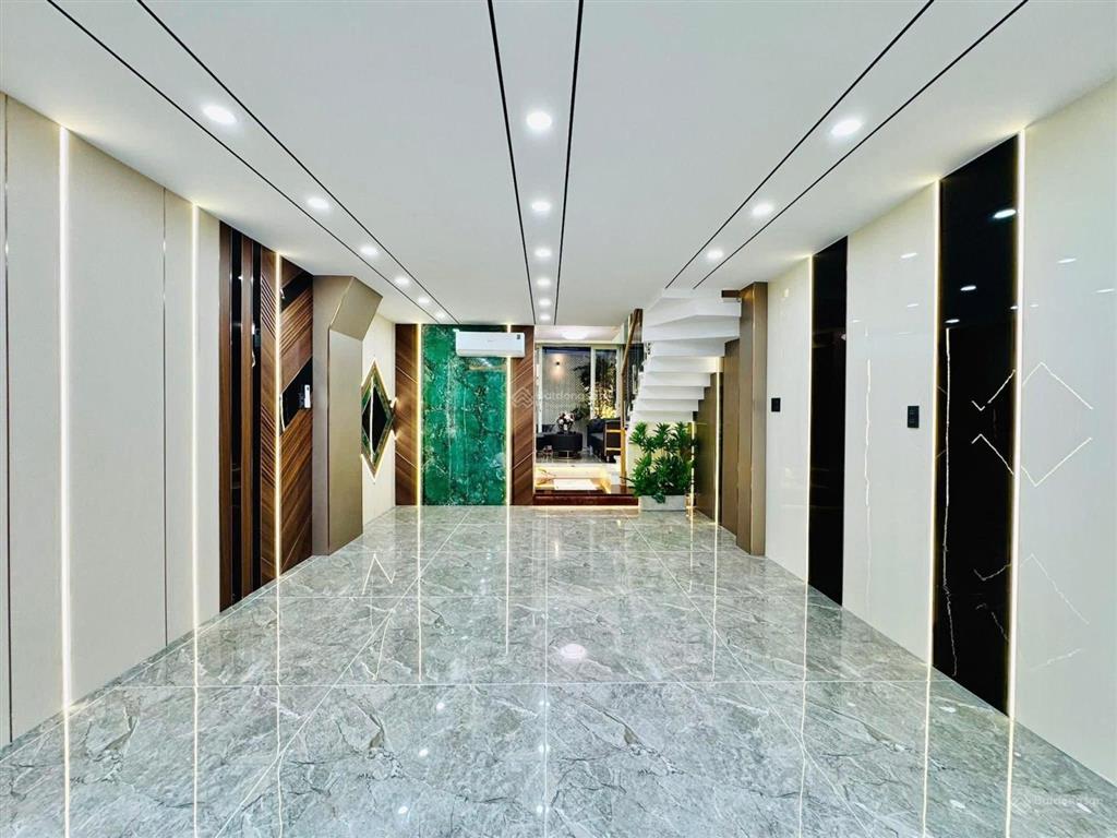 Bán căn nhà hiện đại nằm ở ql13. giá 4 tỷ 150tr, dt 70m2, hẻm 6m, hđ thuê 19tr/th. sổ hồng riêng