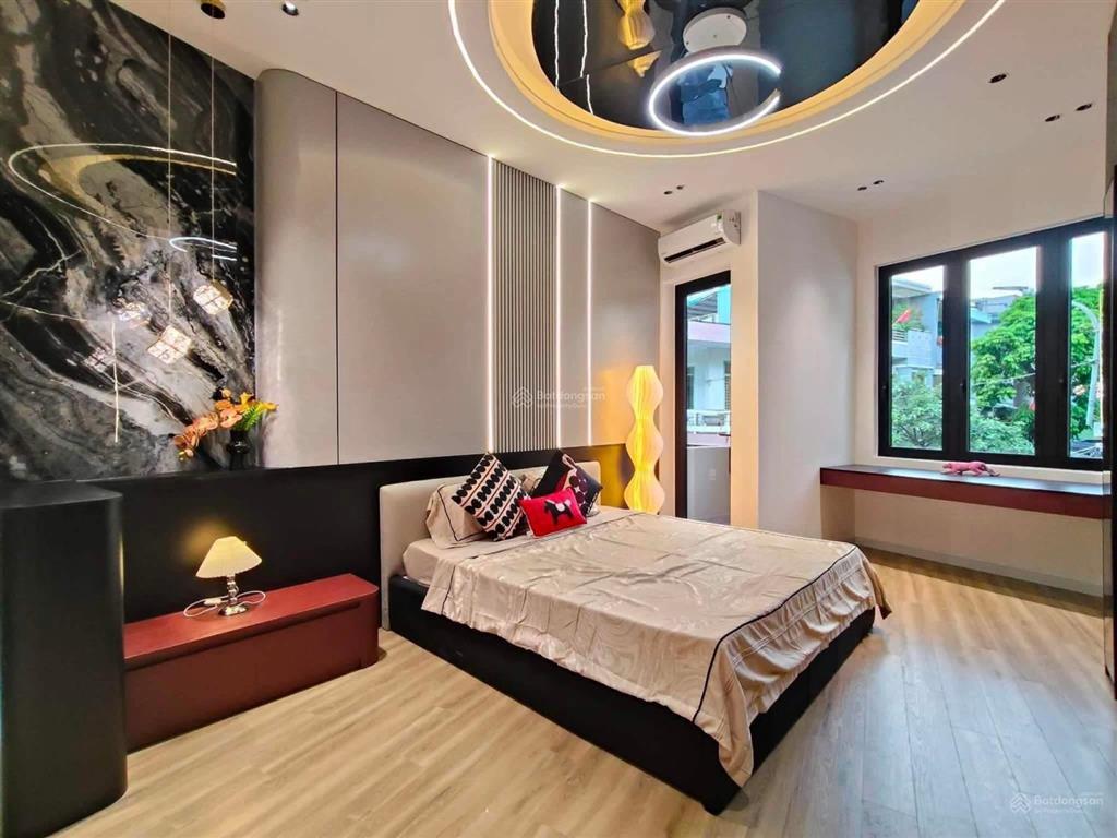 Bán nhà trung tâm tp hẻm xe hơi 5m. nguyễn văn thủ q1, dt 66m2, hđ thuê 19tr/tháng. sổ hồng riêng