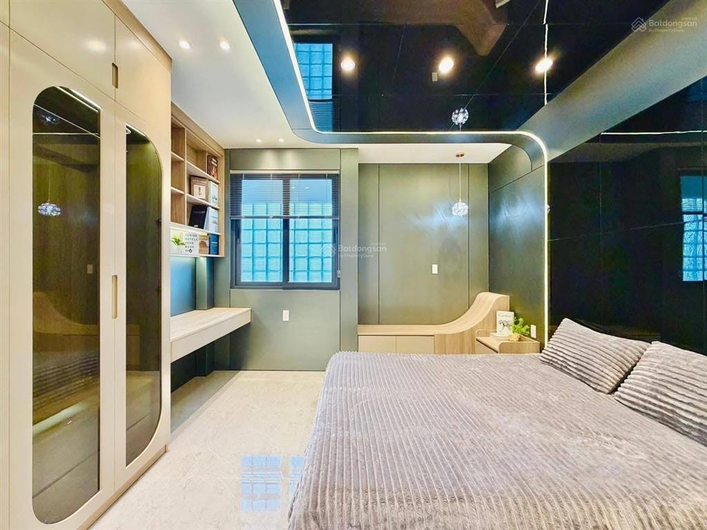 Chủ kẹt nên là bán gấp giảm 300tr. giá 3 tỷ700tr, dt 60m2, hẻm 6m, hđ thuê 19tr/th. sổ hồng riêng