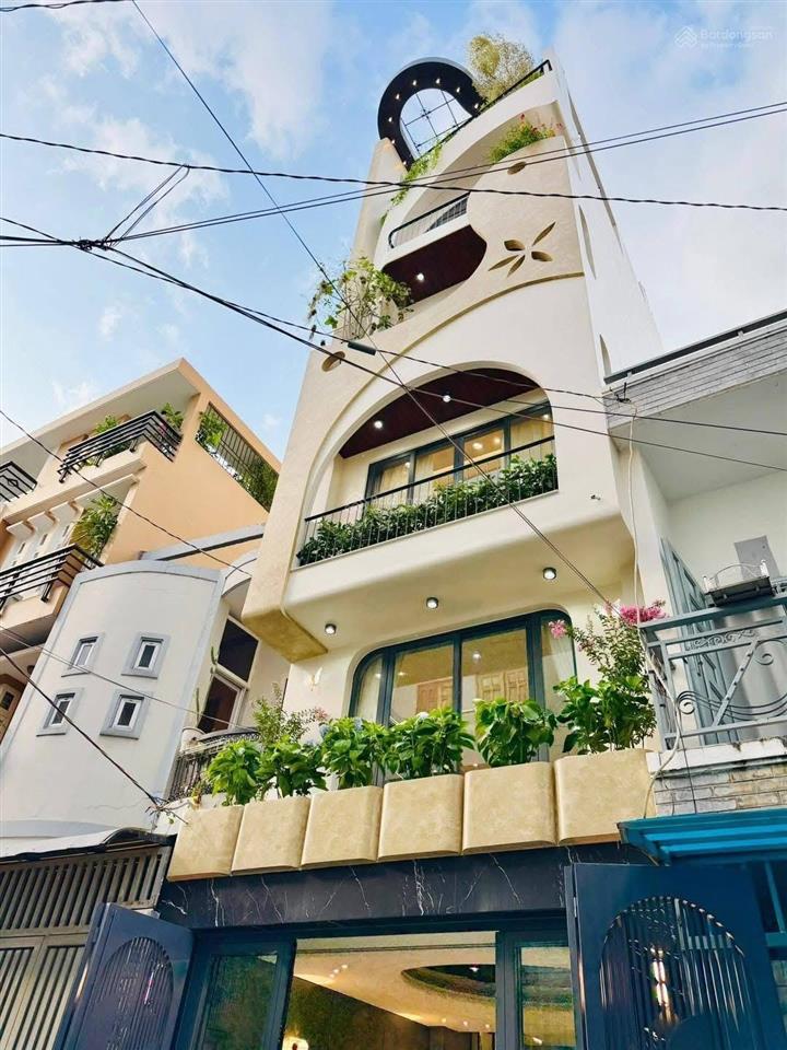 Chủ kẹt nên là bán gấp giảm 300tr. giá 3 tỷ700tr, dt 60m2, hẻm 6m, hđ thuê 19tr/th. sổ hồng riêng