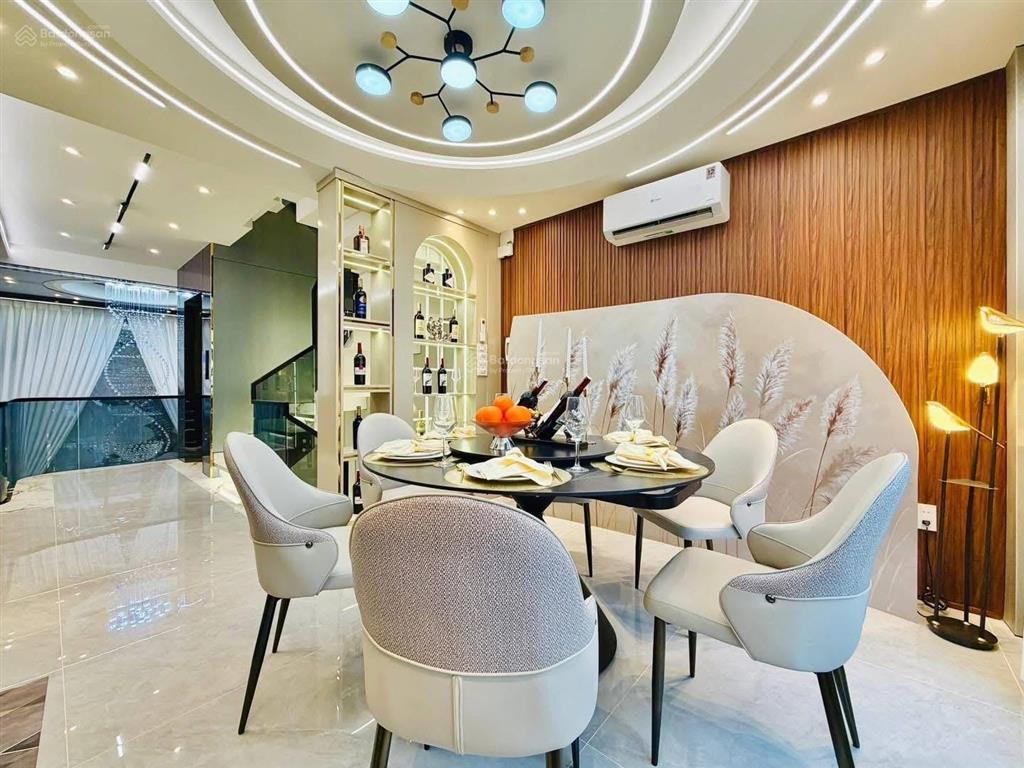 Chủ kẹt nên là bán gấp giảm 300tr. giá 3 tỷ700tr, dt 60m2, hẻm 6m, hđ thuê 19tr/th. sổ hồng riêng
