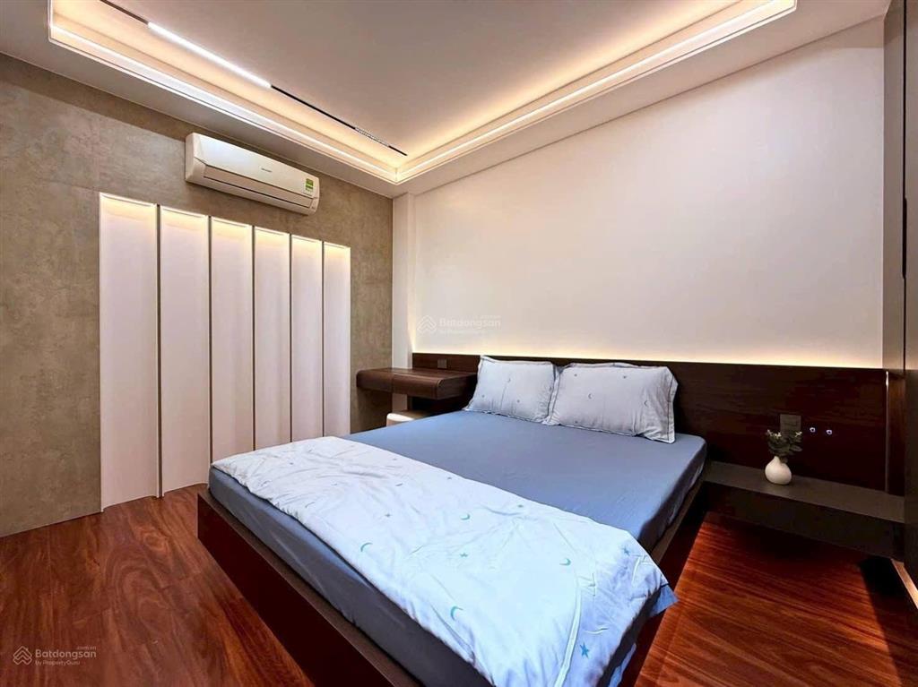 Bán căn nhà mặt tiền đường phan ngữ, q1 giá 4 tỷ 300tr. dt 72m2, hẻm 5m, hđ thuê 19tr sổ hồng riêng
