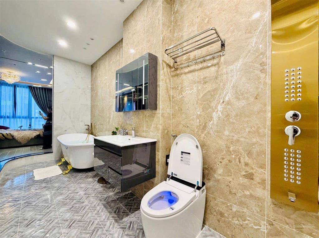 Bán gấp nhà dì 8 thảo điền nhà hiện đại. dt 85m2, hẻm 5m hđ thuê 19tr. sổ hồng riêng