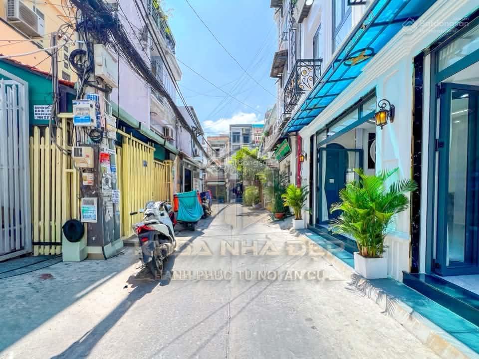 Sở hữu ngay căn nhà nằm ở trung tâm phan văn trị, bthanh. dt 75m2, hẻm 6m. shr