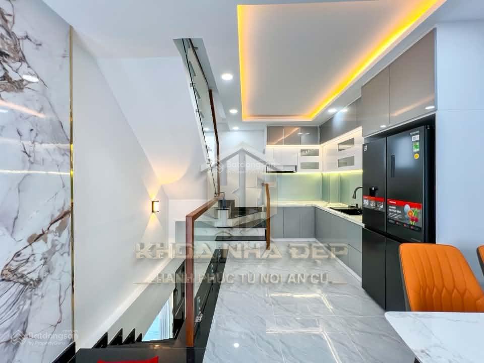 Sở hữu ngay căn nhà nằm ở trung tâm phan văn trị, bthanh. dt 75m2, hẻm 6m. shr
