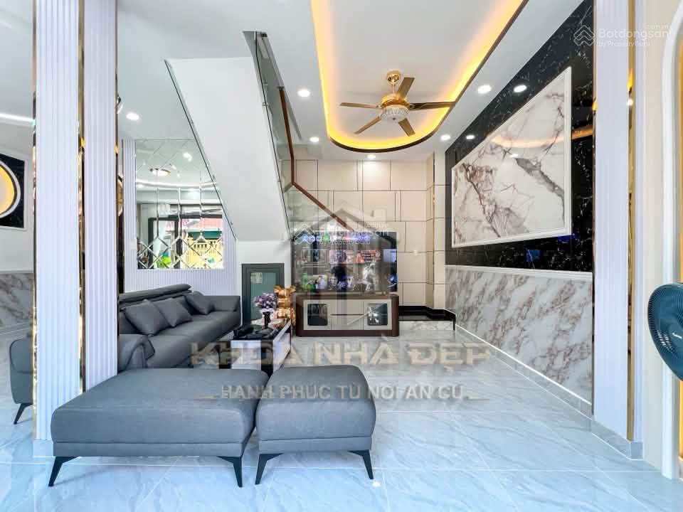 Sở hữu ngay căn nhà nằm ở trung tâm phan văn trị, bthanh. dt 75m2, hẻm 6m. shr