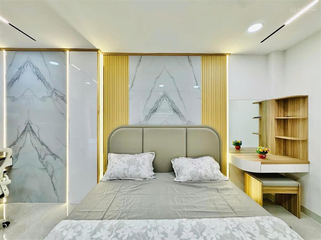 Căn nhà siêu phẩm nằm khúc cao đức lân, q2. giá 3 tỷ900tr dt 70m2, hẻm xe hơi 6m, hđ thuê 19tr. shr